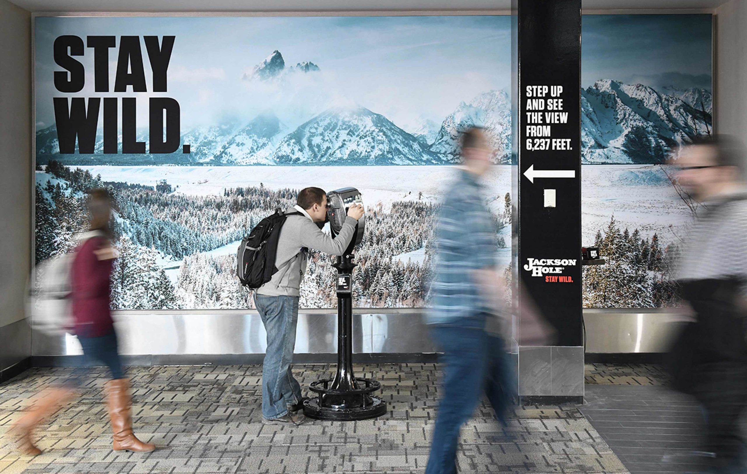 New-Thought-Visit-Jackson-Hole-Stay-Wild-Campaign-Man-Using-VRnocular-In-Airport-fullscreen