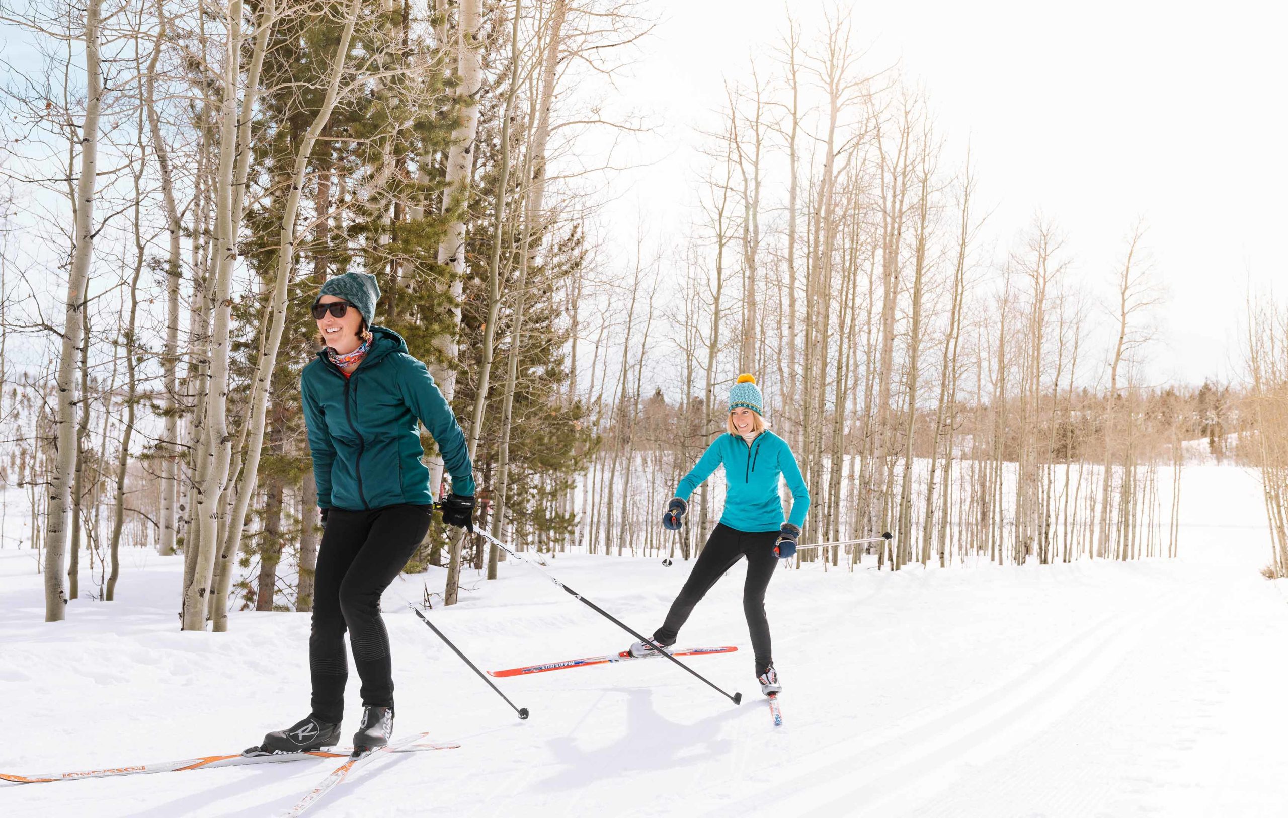 New-Thought-Visit-Pinedale-Wyoming-Ad-Photography-Two-Women-Cross-Country-Skiing-fullscreen